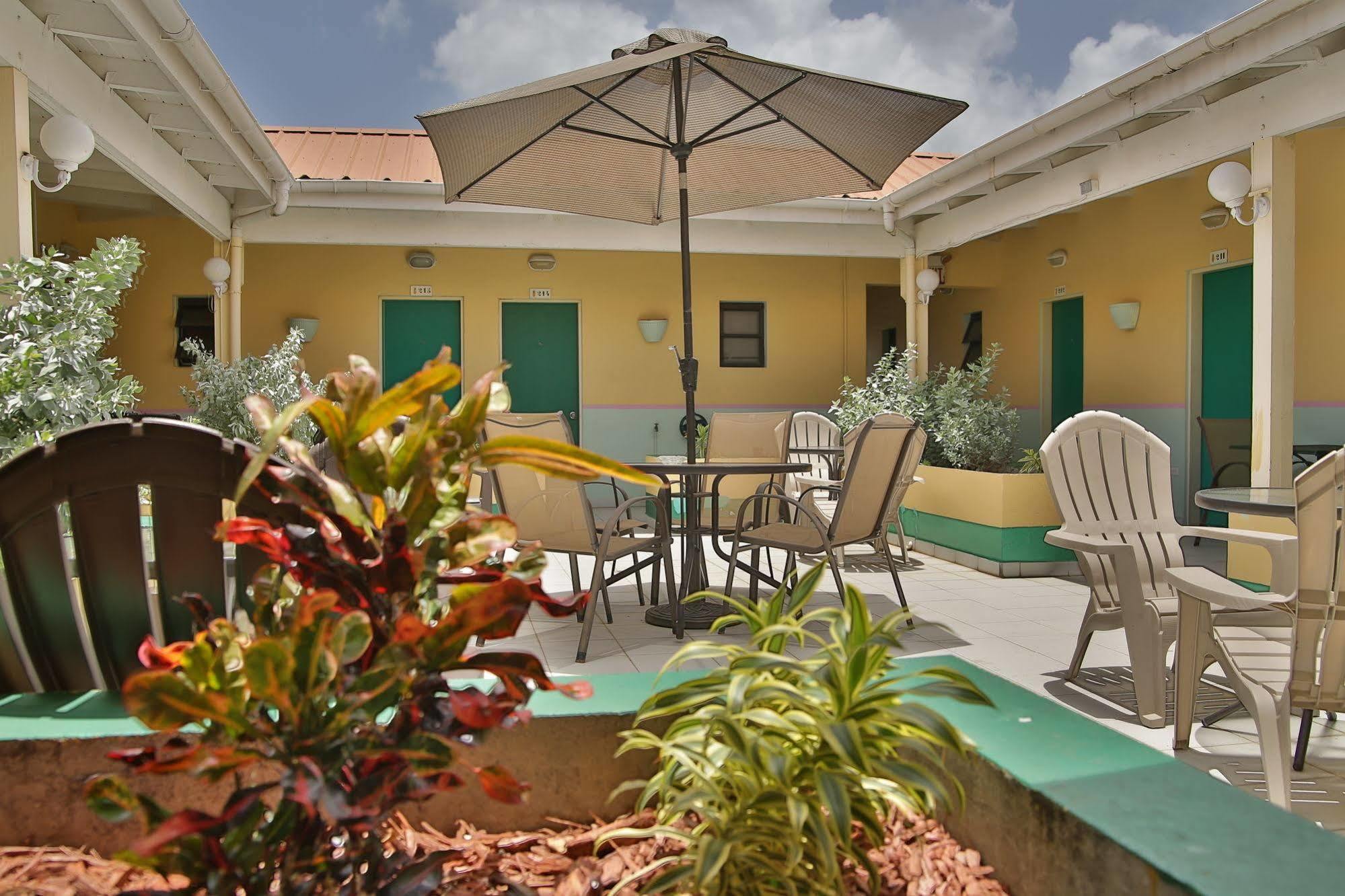 Carl'S Unique Inn & Conference Facilities Simpson Bay Exterior photo
