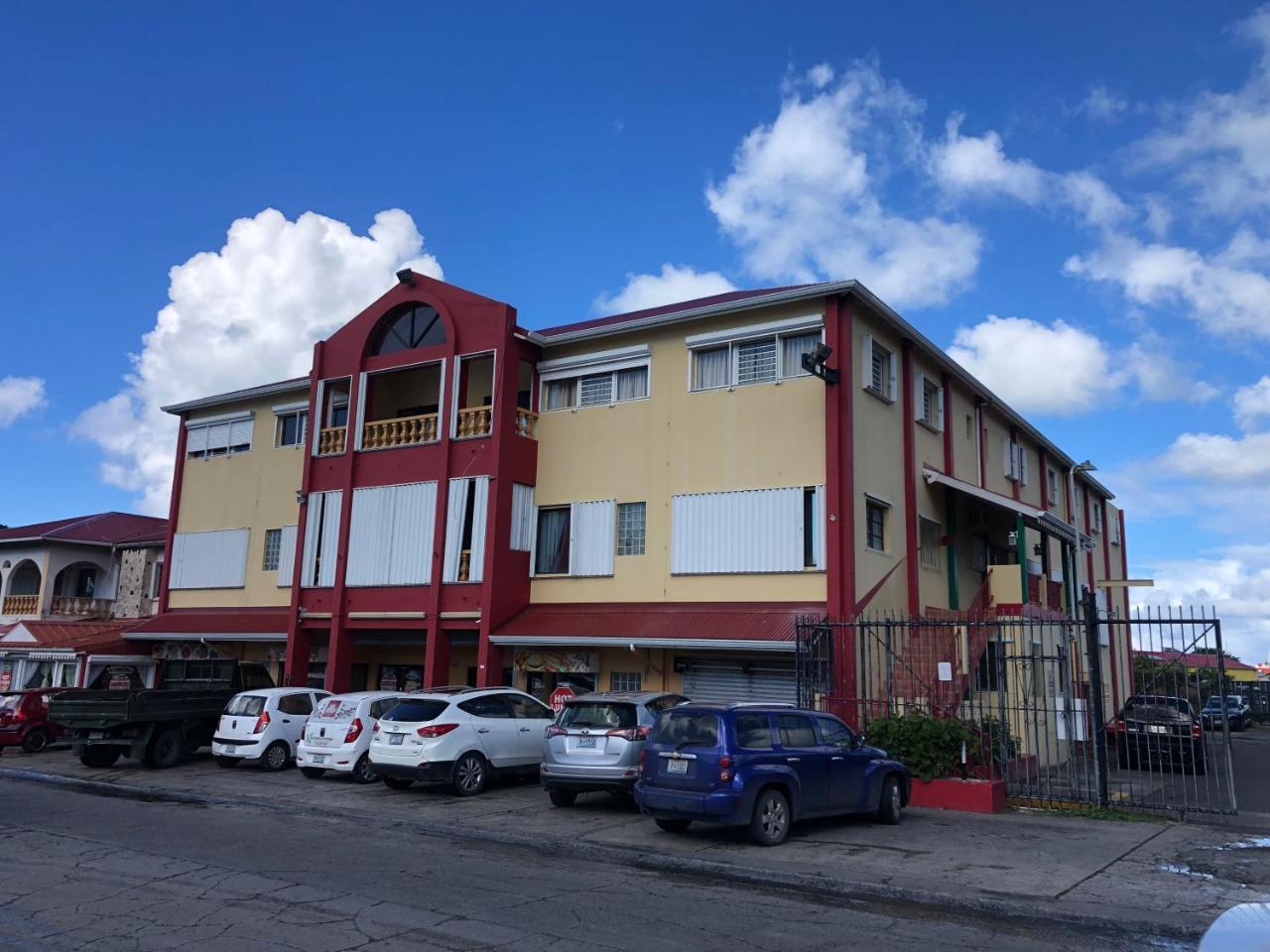 Carl'S Unique Inn & Conference Facilities Simpson Bay Exterior photo
